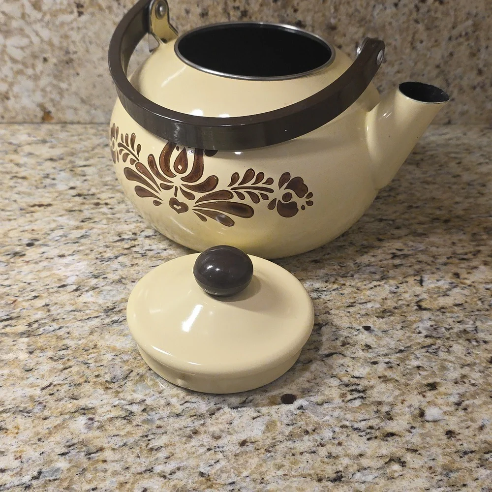 Vintage Pfaltzgraff "Village" Tea Kettle - Picture 7 of 7